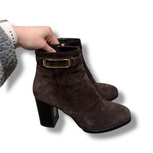 TOD’S Italian Brown Suede Leather Gold Buckle Logo Zipper Ankle Boots Size 8.5